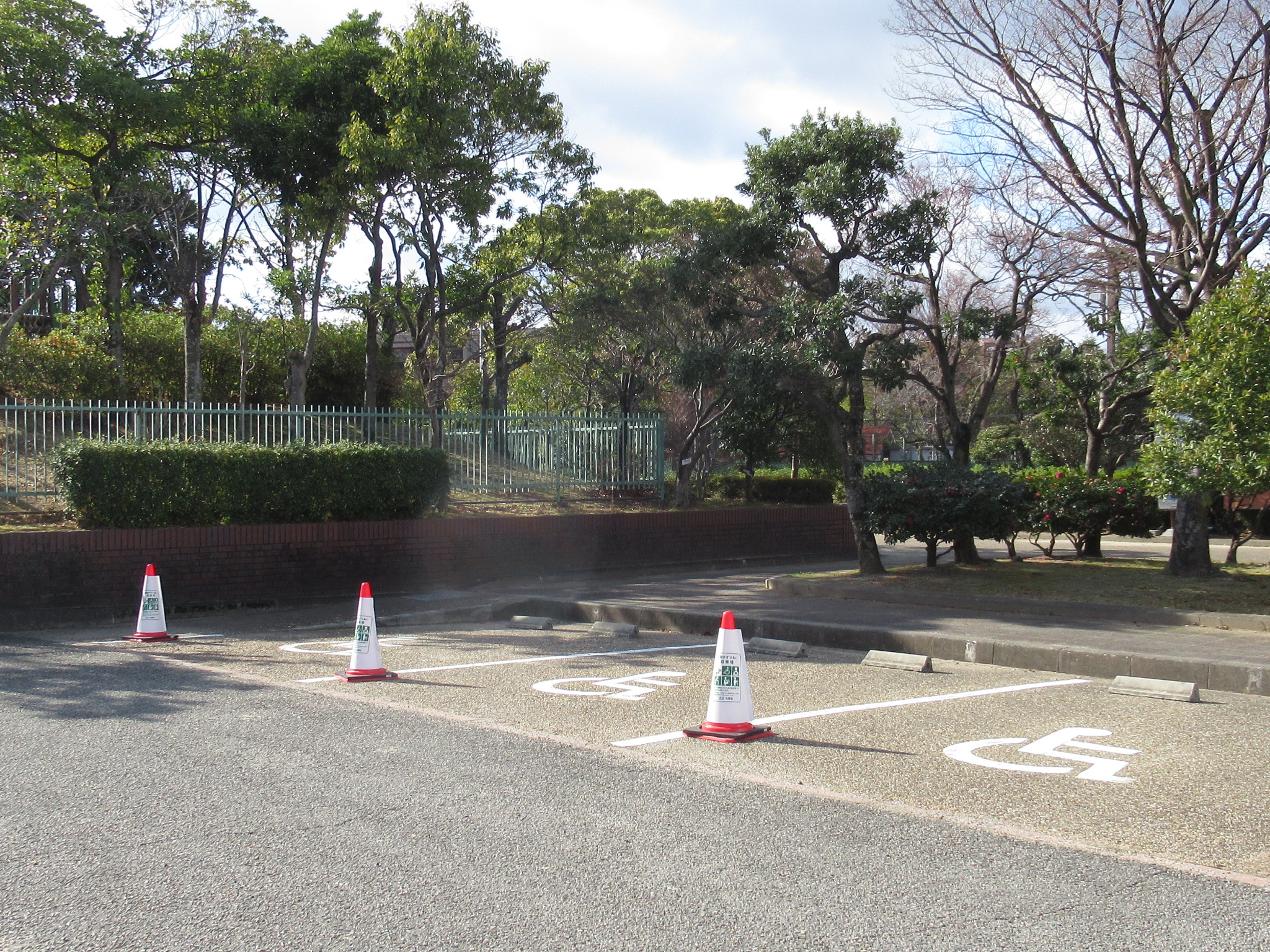 駐車場(身体障害者専用駐車マス)の写真01